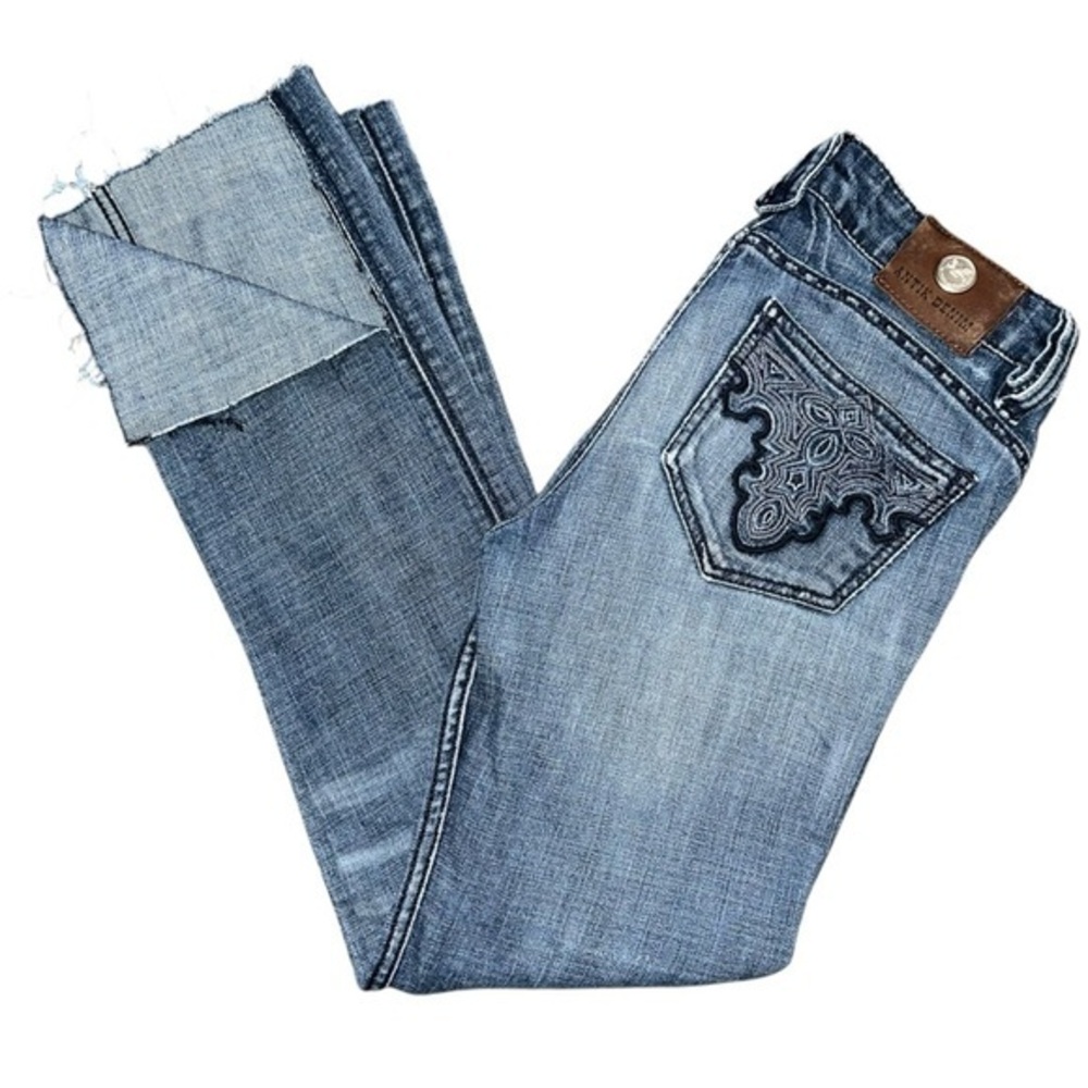Antik Denim Women’s Size 27 Blue Wash Embroidered Back Pocket Straight Jeans